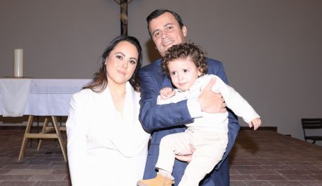  Gaby Contreras y Andrés Tacea con su hijo Patricio.