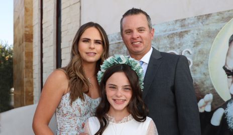  Marianne Velasco y Eduardo Zermeño con su hija Marina.