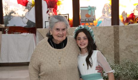  Tita Herrán con su bienieta Marina Zermeño.