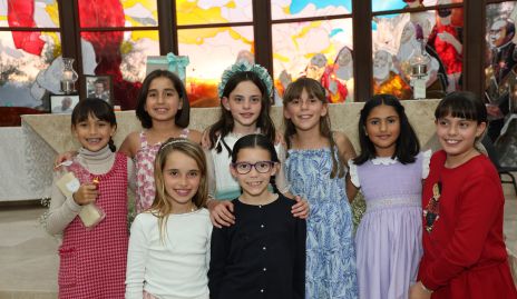  Marina Zermeño con sus amigas.