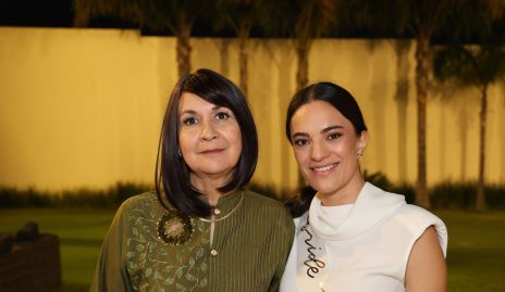  Claudia Ortiz con su futura nuera Ana Martha Martínez.