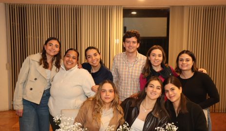  Mariana Gómez con sus amigos.