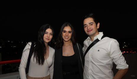  Priscila, Mariana y Fito.