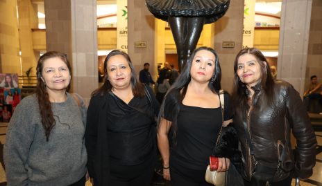  Leslie Figueroa, Olaya Figueroa, Edna y Sara Figueroa.