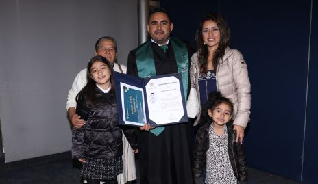 Miguel Reyes con su familia.