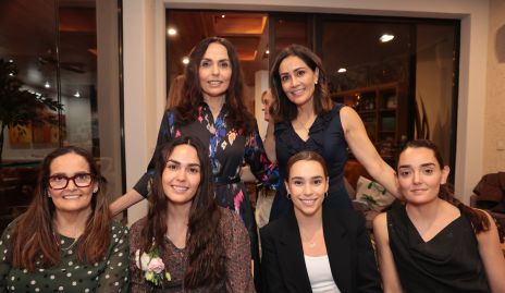  Gaby Villanueva, Macarena Villasuso, Marianela Villanueva, Maricarmen Del Valle, Came Stevens y Marianela Villasuso.