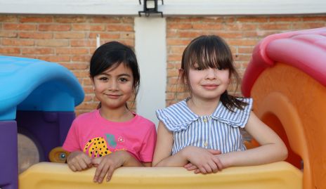  Doménica Leos y Martina Caballero.