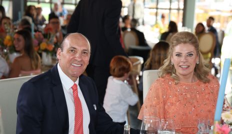  Alfredo Hernández y Benilde Díaz Infante, papás del novio.