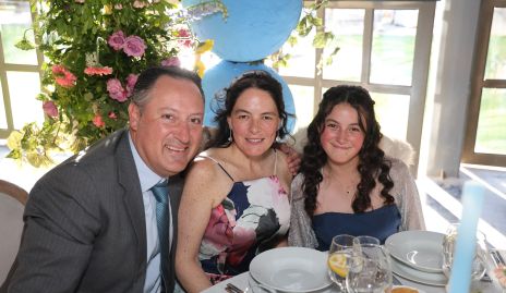  Héctor Castillo, Katia Crabioto y Regina Castillo.