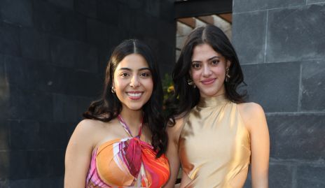  Isabela Santoyo y Ximena García.