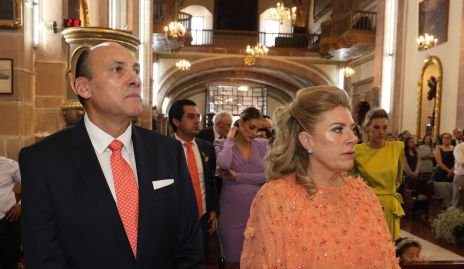  Alfredo Hernández y Benilde Díaz Infante, papás del novio.