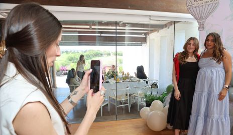  Lourdes Robles y Andrea Rossel.