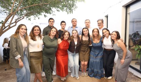 Montse Lozano Soto con su familia.