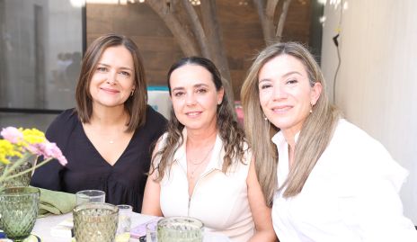  Adriana Zapata, Marcela Alcalde y Alejandra Bermea.