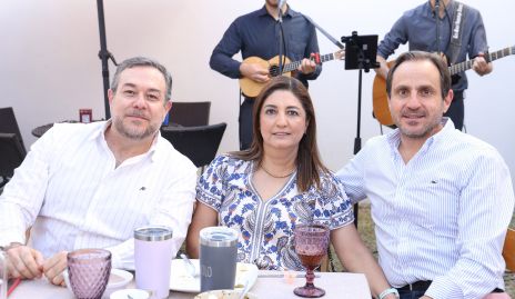  Juan Arturo, Rosario González y Manuel Abad.