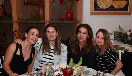  Primas López, Ximena Castillo, Isa López, Fer Castillo y Pau López.