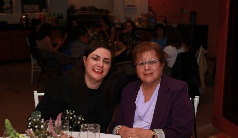  Rosa María Villarreal y María Elena Guillén.