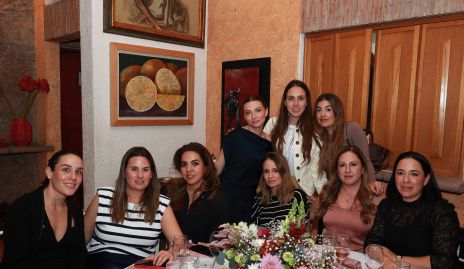  Gaby López con sus primas.