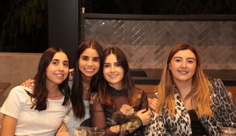  Andrea de la Torre, Chío de la Vega, Isabel Pérez y Ana Gaby Motilla.