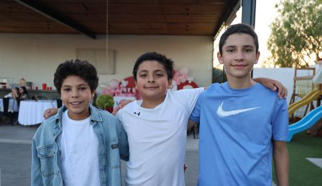  Miguel, Mateo y Julián.