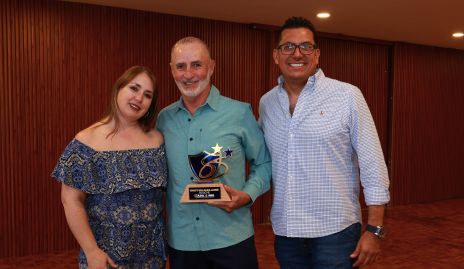  Nohemí Burgaña, Ricky Villaba y Jesús Lucio.