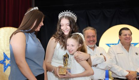 María José Pérez Paredes, Azul y Oro en Gimnasia Rítmica.