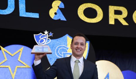  Manuel Paredes, Azul y Oro en Squash.