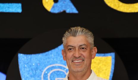  Leonel González, Azul y Oro en Tenis Master.