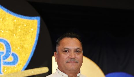  José Guadalupe Torres, Mejor entrenador, recibe el premio su hermano.
