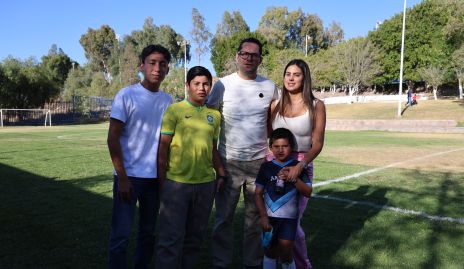  Valentino Rojo, Fer Rojo, Fernando Rojo, Bárbara Berrones y Juanpi Rojo.