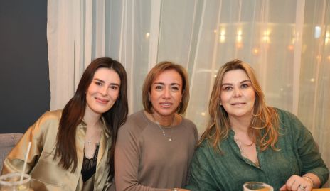  Laura Ortuño, Karina Alcalde y Gaby Lozano.