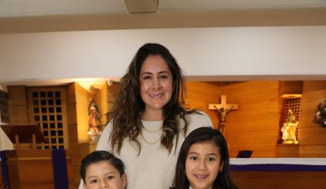   Pupi Torrescano con sus hijos René y Renata.