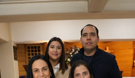  René y Renata Díaz Torrescano con sus padrinos.