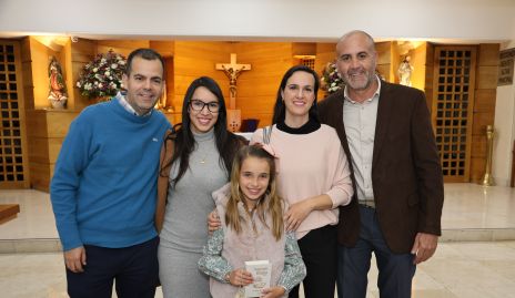  Elena Reverte Paz con sus padrinos Joel Paz, Alejandra Alonso, Daniela Paz y Demetrio Hervert.