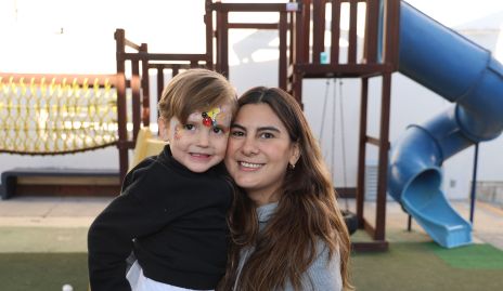  Lu Castelo con su hijo Diego Valdés.