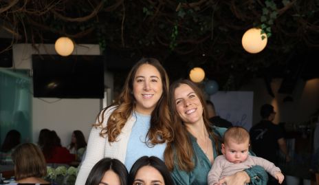  Diana Olvera, Micole Echegaray, Mariana Navarrete y Andrea Espinosa.