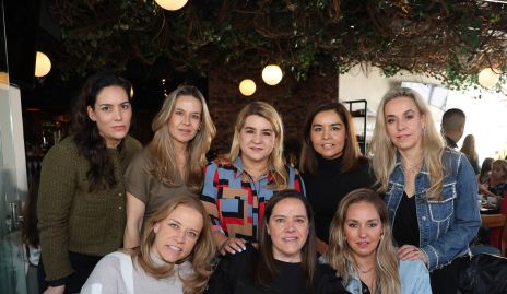  Primas, María José, Marcela, Carmenchu, Lorena, Mónica, Mariana, Pili y María.