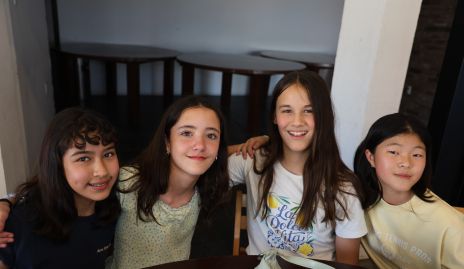  Valeria, Valentina, Aitana y Gamin.