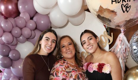  Adriana Zapata, Adriana Enríquez y Mariana Zapata.
