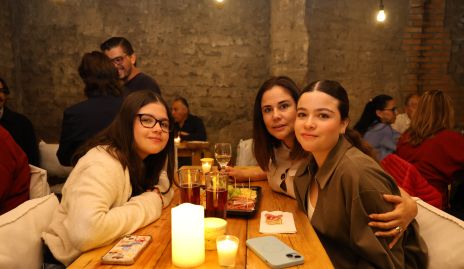  Regina Mercado, Maga Nieto y Valentina Mercado.