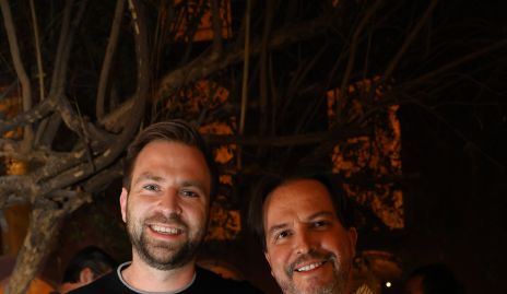  Mark Kram Mercado y Roberto Mercado.