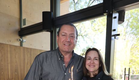  Rafael Olvera con su esposa Diana Guel.