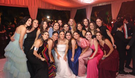  Ana Martha Martínez con sus amigas.