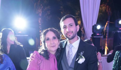  Claudia Ortiz con su hijo Roberto Puente.