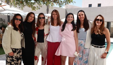  Ana Paula García con las amigas de su mamá.