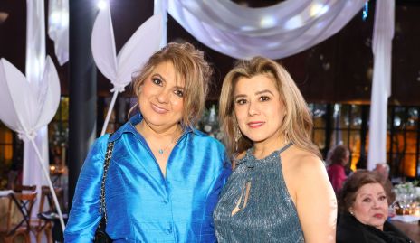  Renata Flores y Gabriela Flores.