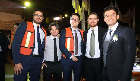  Felipe con sus amigos.