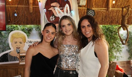  Nuria D’Argence, Cecilia Desouches y Tichis D’Argence.