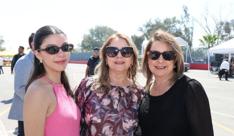  Paulina Pérez, Elvia de Pérez y Marisol Hernández.