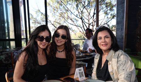  Eli Kury, Melina Kury y Charis Kury.